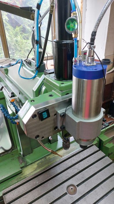 Фреза DECKEL FP4 с CNC T310 и глава на 24 000 оборота-3,7kW.