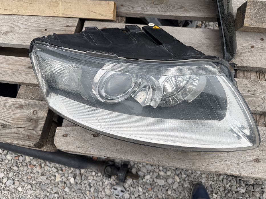 Фар Audi A6 2006 год.-