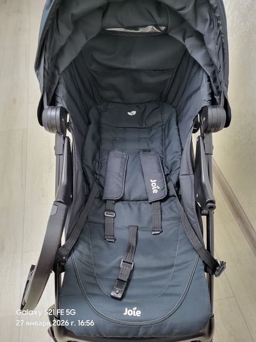 Продам коляску Joie