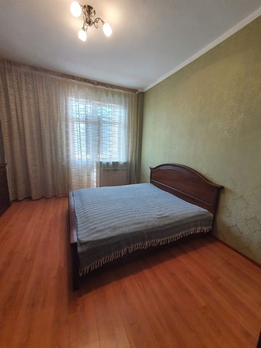 Продаётся спальный гарнитур (шкаф, комод, кровать)