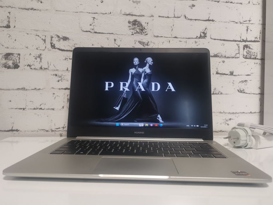 Лаптоп HUAWEI Matebook D, 14" Ryzen 5, 256GB NVMe, 8GB RAM + Подарък