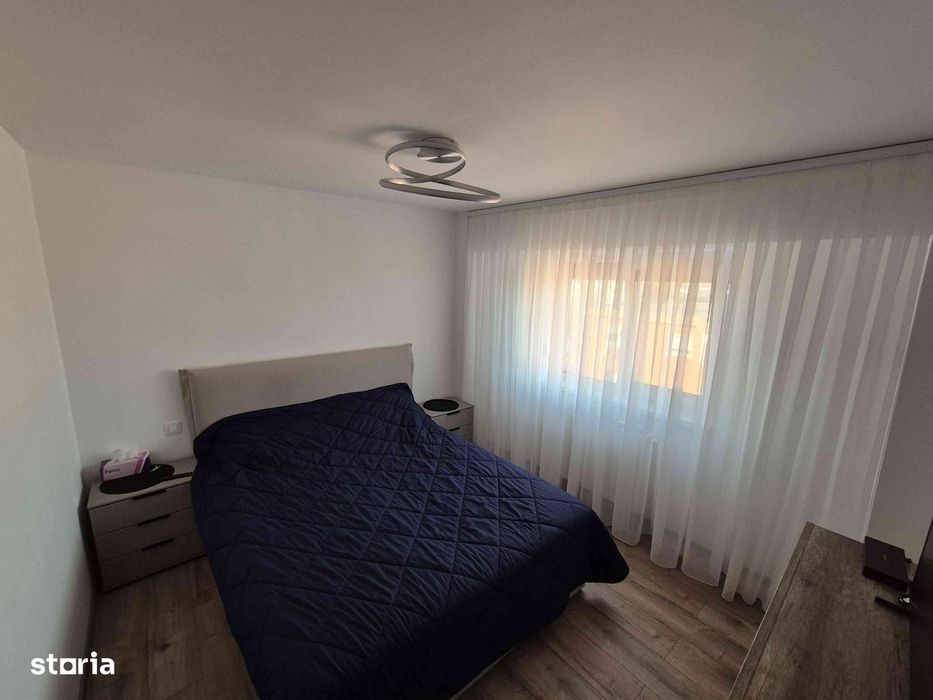 Proprietar vând apartament 2 camere central.