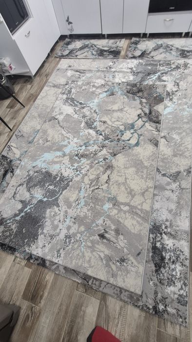 Vand set covoare noi