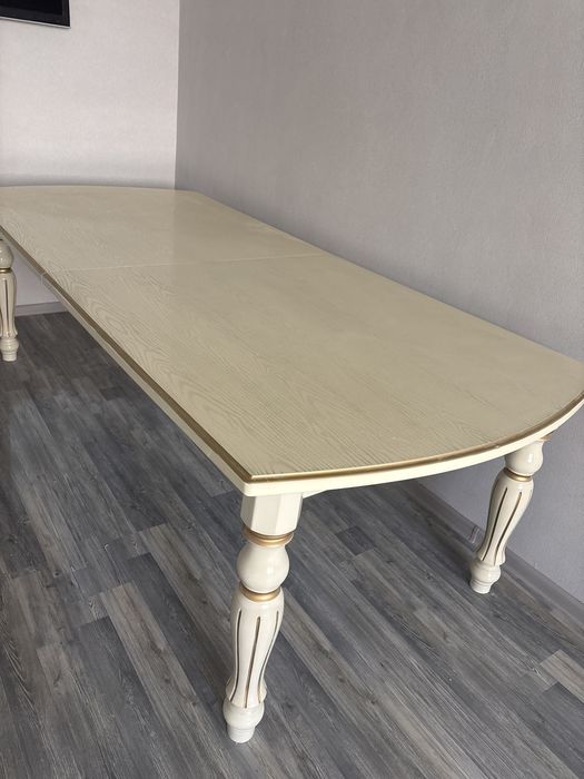 Продается стол для гостей в отличном состоянии!