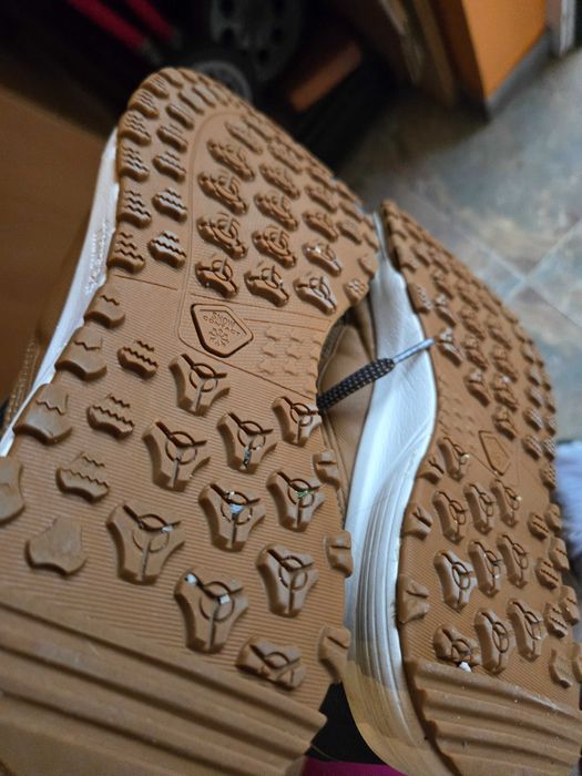 Обувки-зимни и спортни за момче 39-43 номер