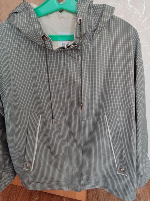 Ветровка женская