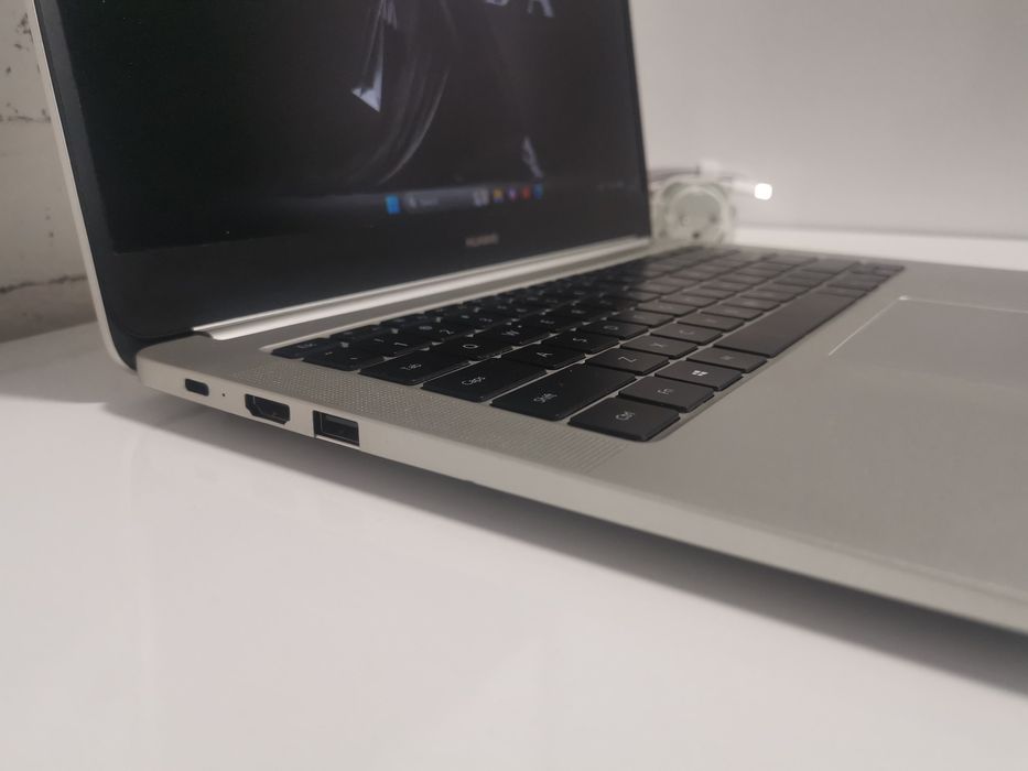 Лаптоп HUAWEI Matebook D, 14" Ryzen 5, 256GB NVMe, 8GB RAM + Подарък