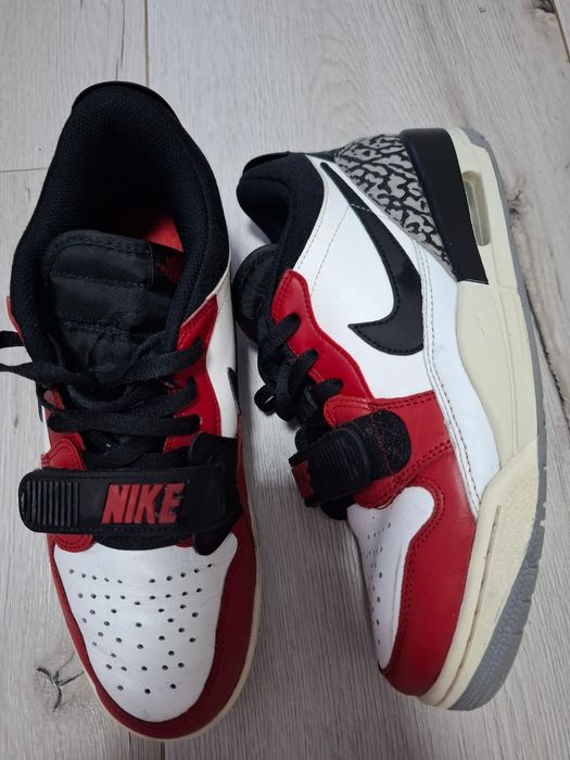 Adidasi  Nike Jordan