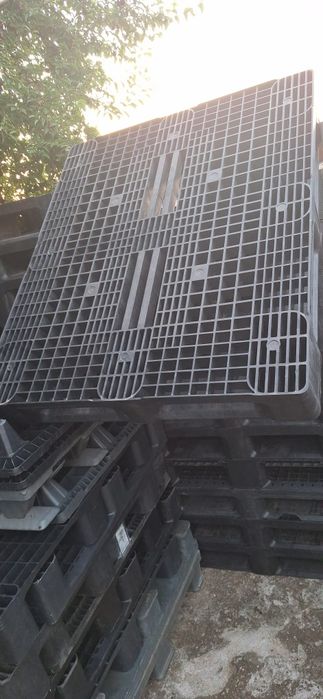 Paleti plastic 120x80 cm – rezistenti si practici