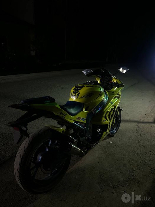 Мотоцикл 400cc.