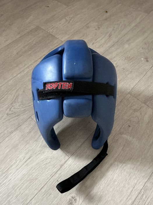 продаю перчатки,шлемы