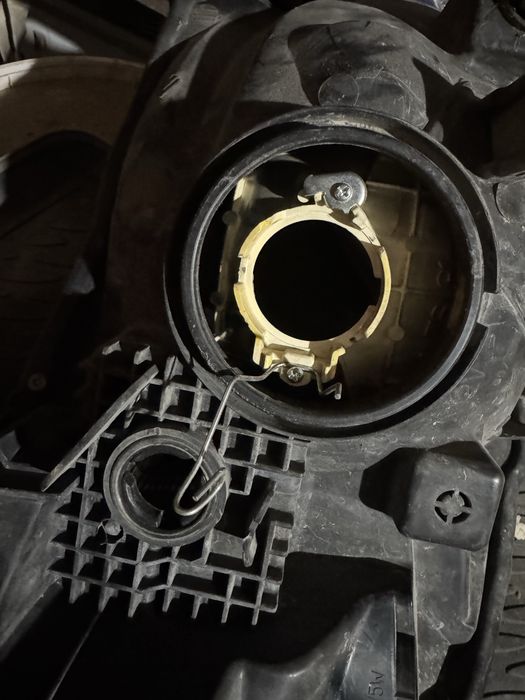 Левая фара Hilux