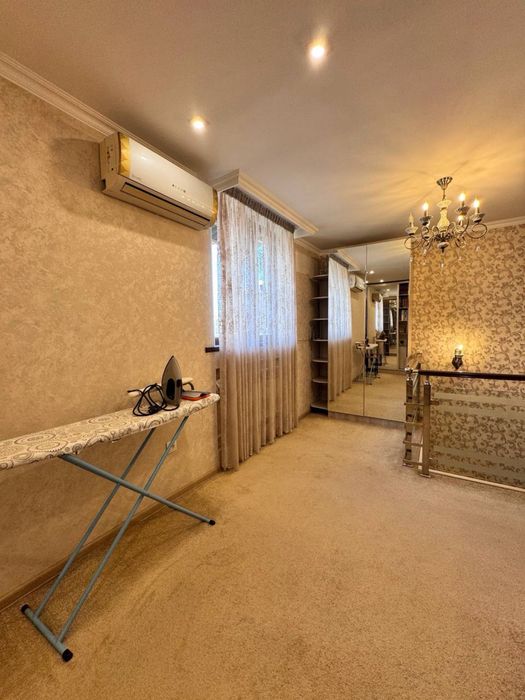 Продается 5ти комнатная квартира в Яккасарайском районе