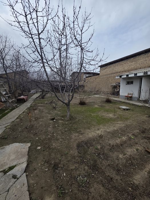 Кибрай маркази 8 сотих 5 хонали уй ер нархида сотилади.