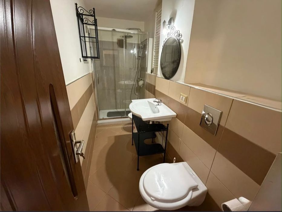 Proprietar vind apartament cu 2 camere,etaj 2