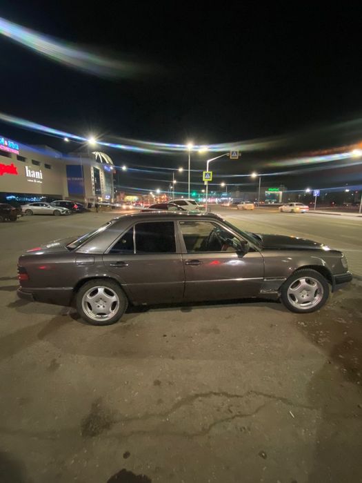 Mercedes е 260 124