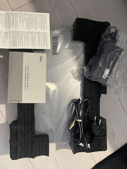 Laptop lenovo i7 ultra ca nou