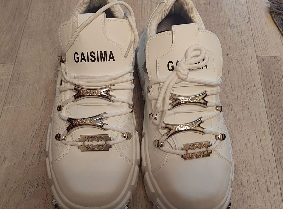 Продам новые кроссовки на платформе