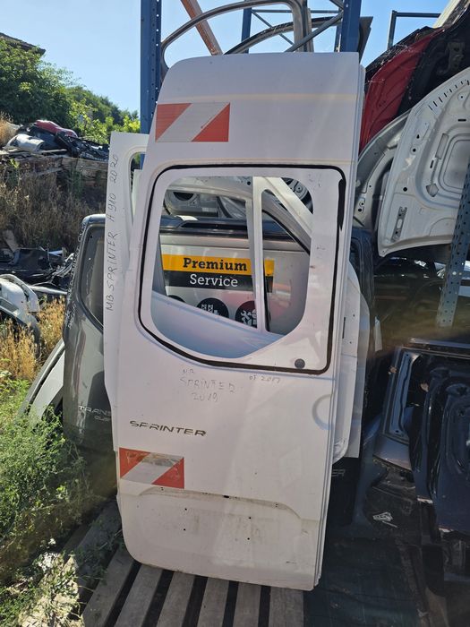 Mercedes benz Sprinter w907 w910 задна лява врата 208см.