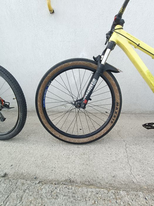 Vând dirt jumper