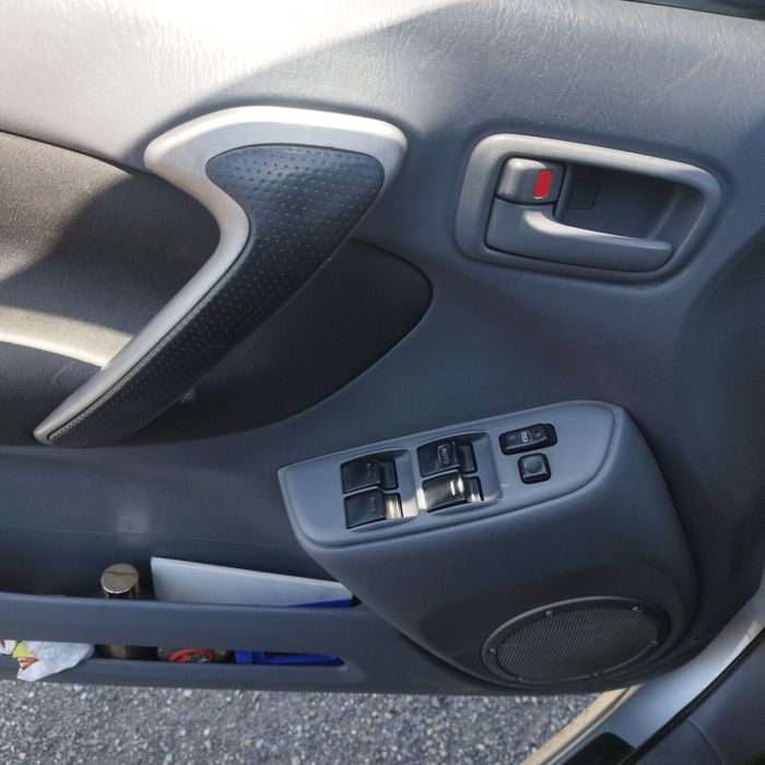 Продавам Тойота  рав 4