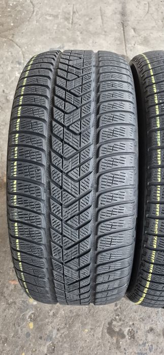 4 anvelope iarna RFT Pirelli,fata 275/40/22,spate 315/35/22.Pret/buc.