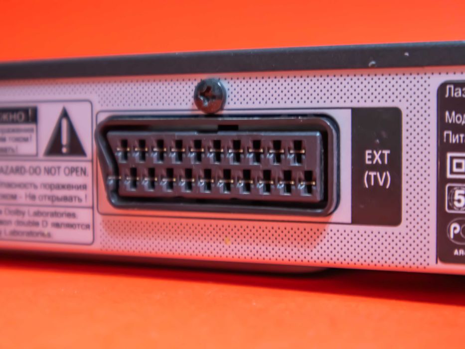 SAMSUNG караоке система DVD плейър с микрофон 150 бг песни DVD-P366KD