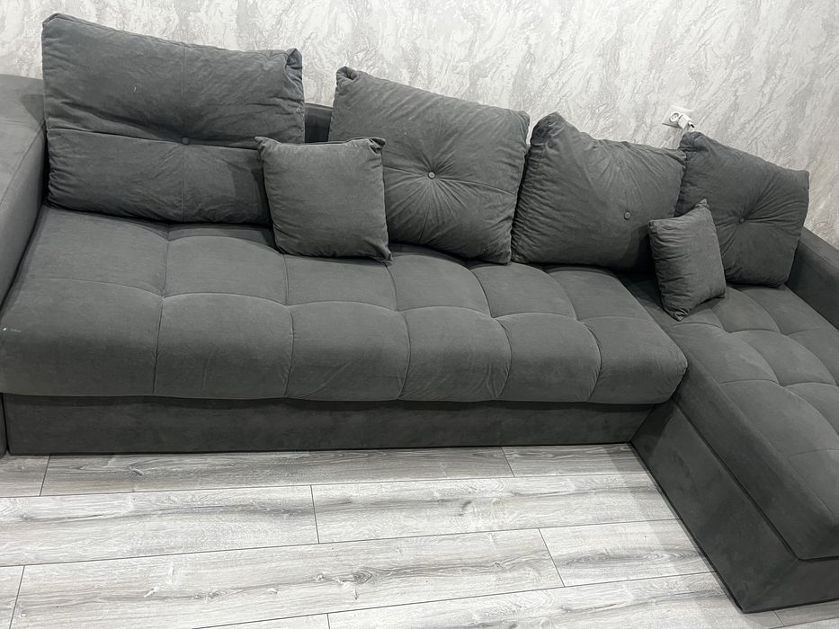 Продам диван отличный.