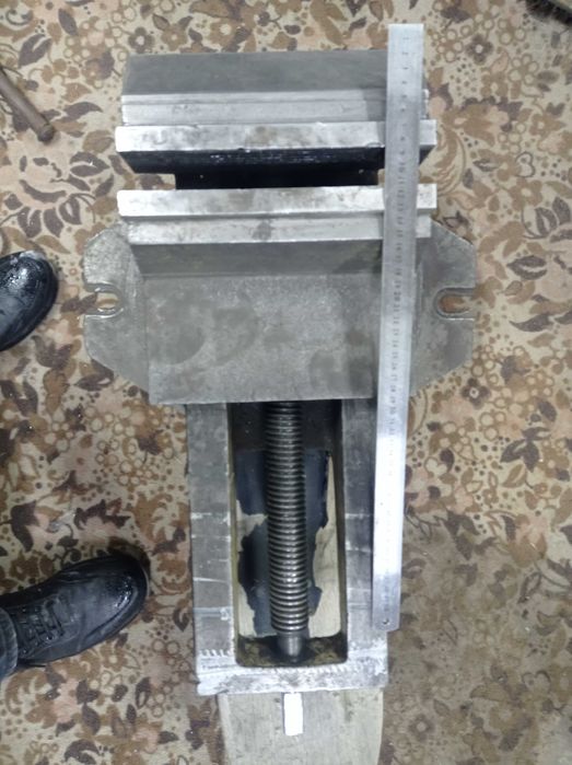 Станочные большие тиски.