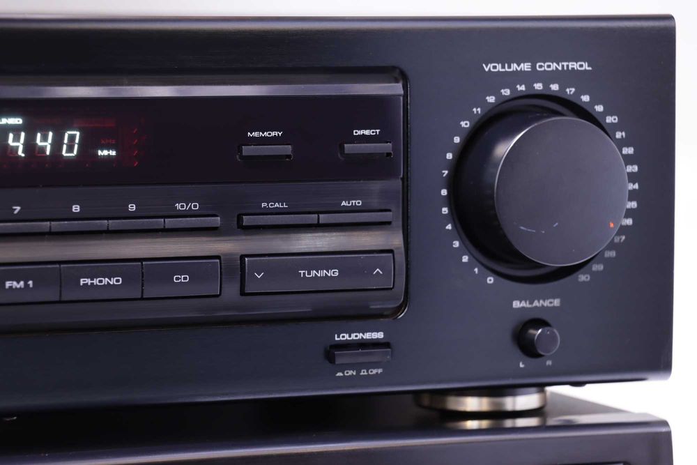 Linie audio Kenwood  - Amplituner RDS + CD Player + Dublu Casete,2x70W.