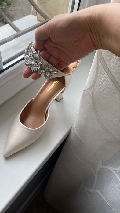 Новые туфли 38р белый перламутр