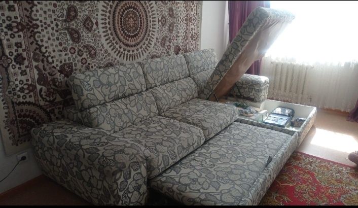 Продам диван недорого.