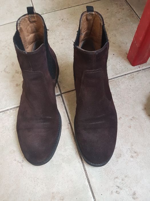 Продавам евтино неупотребявани дамски обувки,ботуши и маратонки