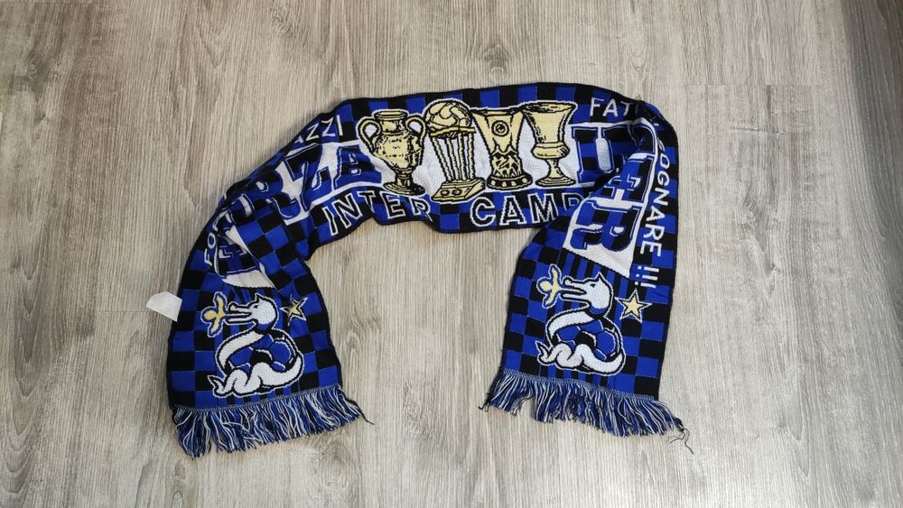 Футболен Шал на Интер