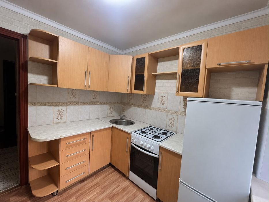 Продам кровать, шкаф, кухня
