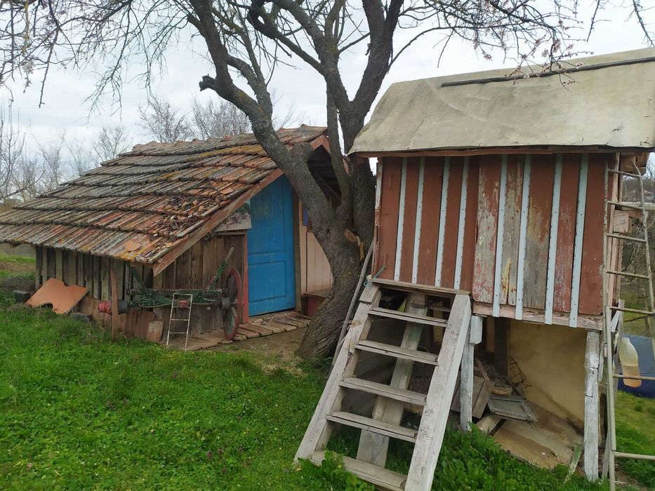 Къща с голям двор