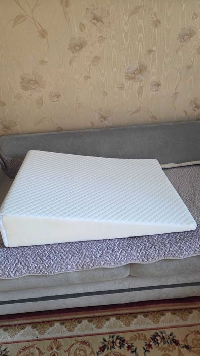 Подушка клиновидная