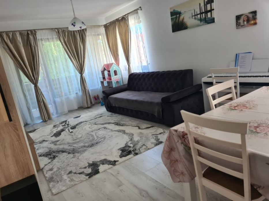 Vand apartament cu 2 camere Tractorul/Coresi