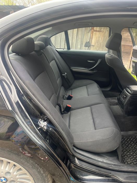 Vând bmw e90 an 2005... Motor 2000 diesel km 322000 mii.