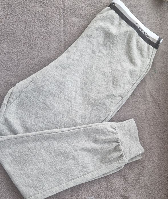 Calvin Klein 6/7y оригинален унисекс