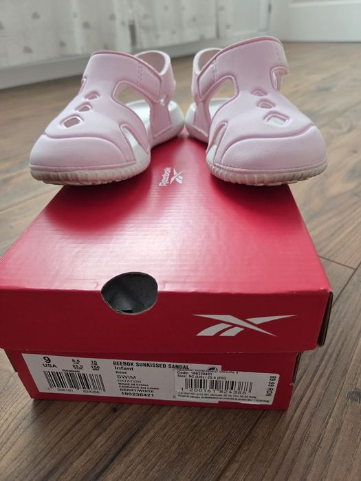 Sandalute Reebok marimea 25