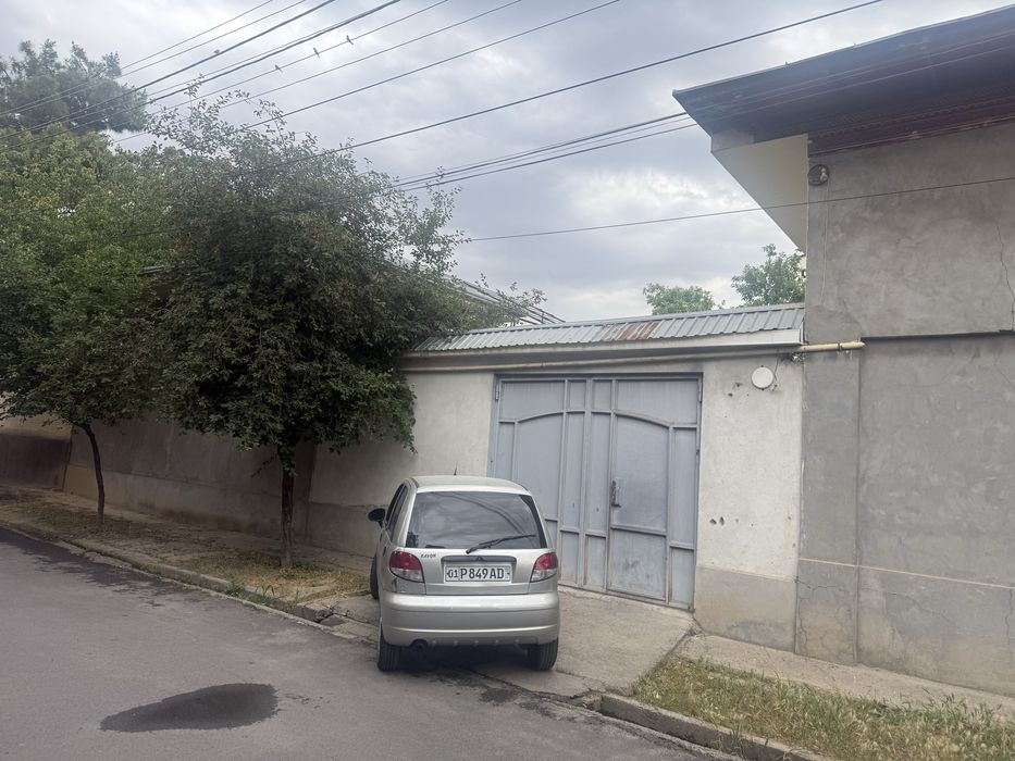 Uy sotiladi Uchstka 4 sotiz 2 sotix sotiladi