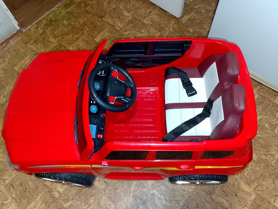 Продам детскую электромашину,на пульте