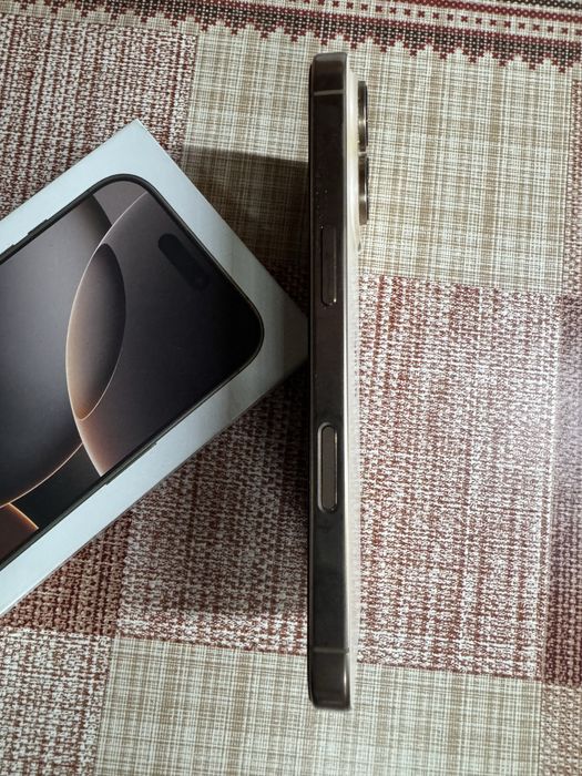 iPhone 16 Pro 256 GB с оставаща гаранция 17 месеца.