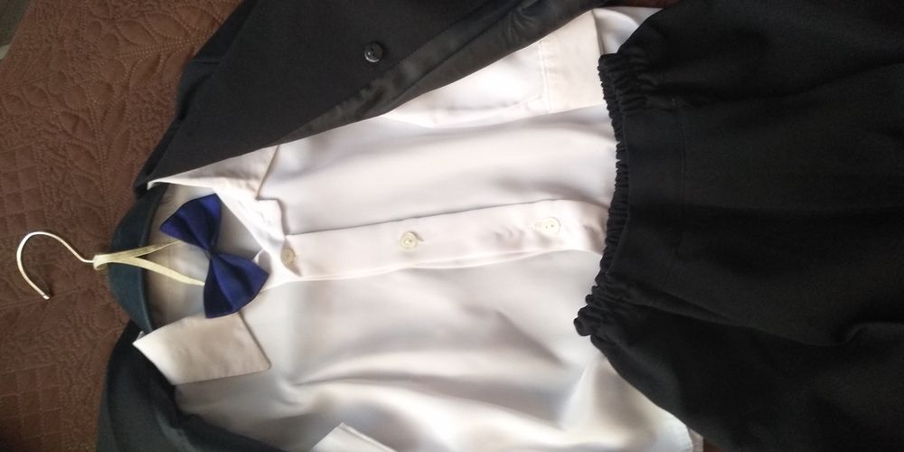 Костюм за малък мъж