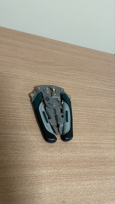 Сгъваеми електричарски клещи