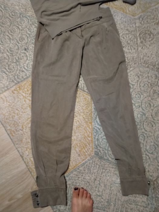 Pantaloni și bluza bej Italia noi fără eticheta. Casual f buni pt primile temp. A toamnei