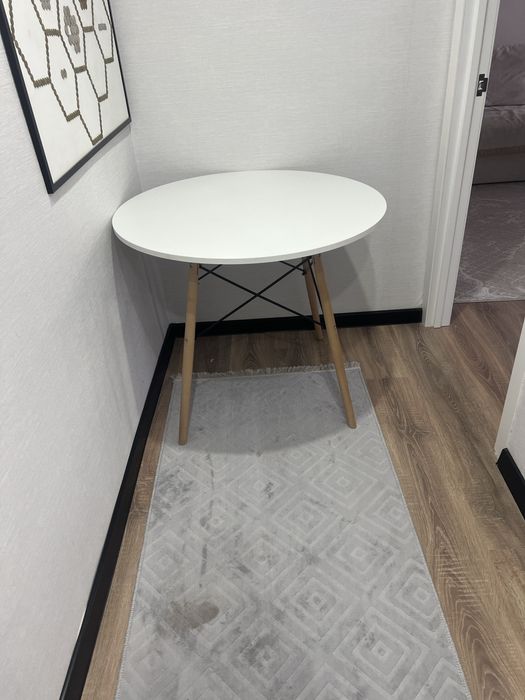 Стол в идеальном состоянии