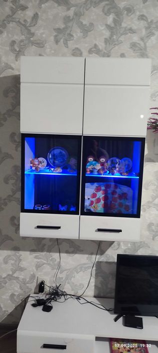 Продам горку в гостинную