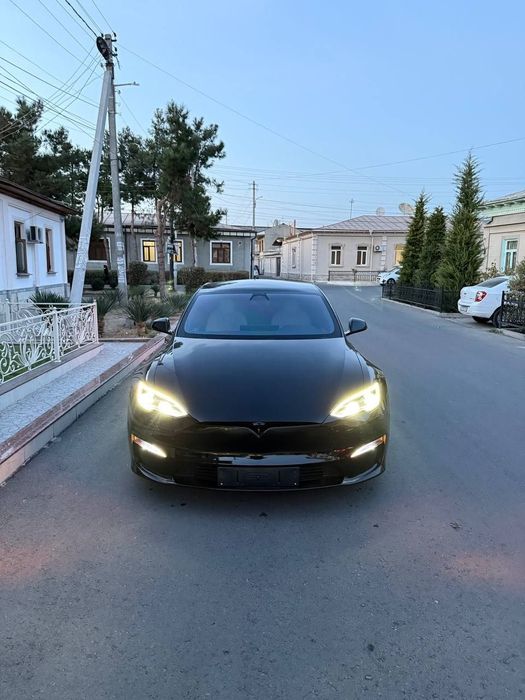Tesla s 2.1 sekund 100 ga
